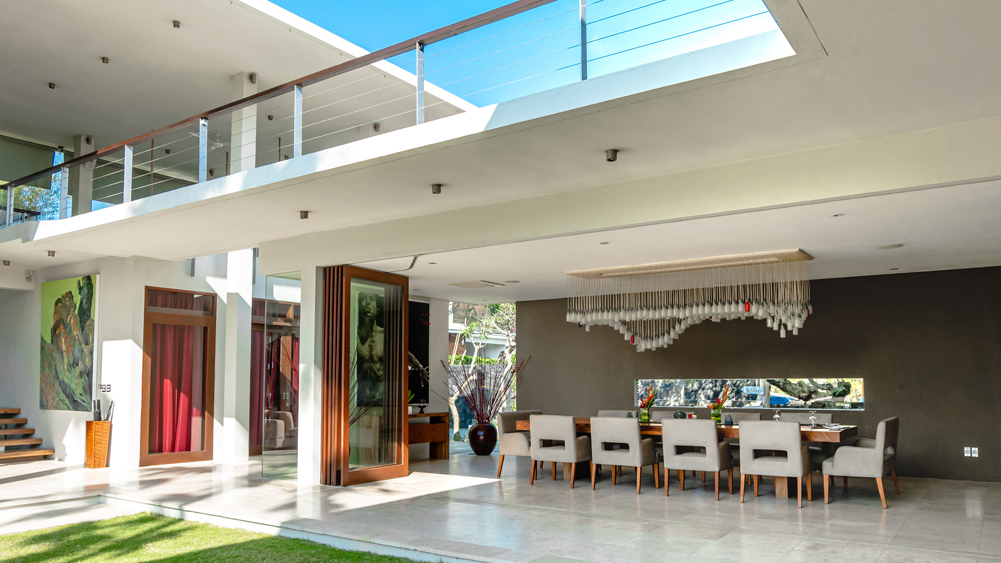 Villa Kalyani - Cool open dining area